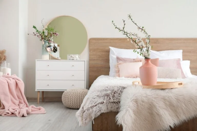 Changez le style de votre chambre avec la pose de revêtements adhésifs décoratifs